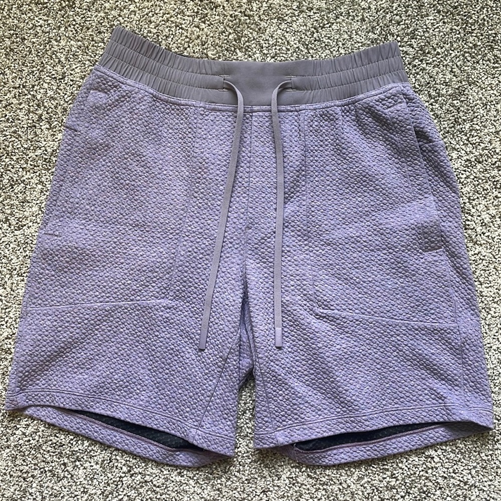 Men’s Small Lululemon At Ease Shorts 7’’ inch - Dusky Lavender